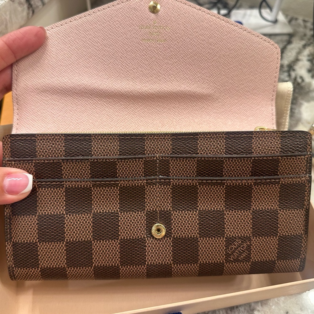 Louis Vuitton Brown Wallets in Iconic Damier Pattern - Picture 7 of 12